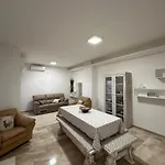 Le Pavoncelle Apartment *